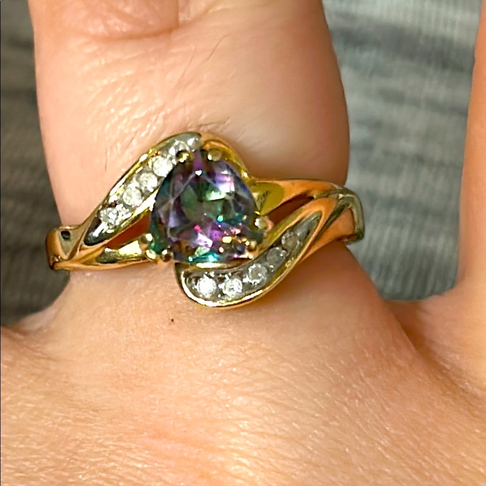 Elegant Gold and Multicolor Stone Ring